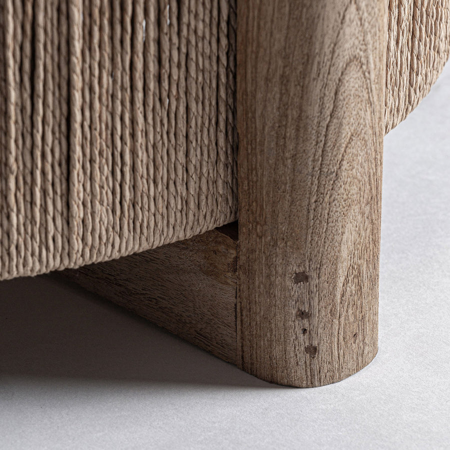 Kollekcióra jellemző fa támasztólábak – Letisztult, modern arányok