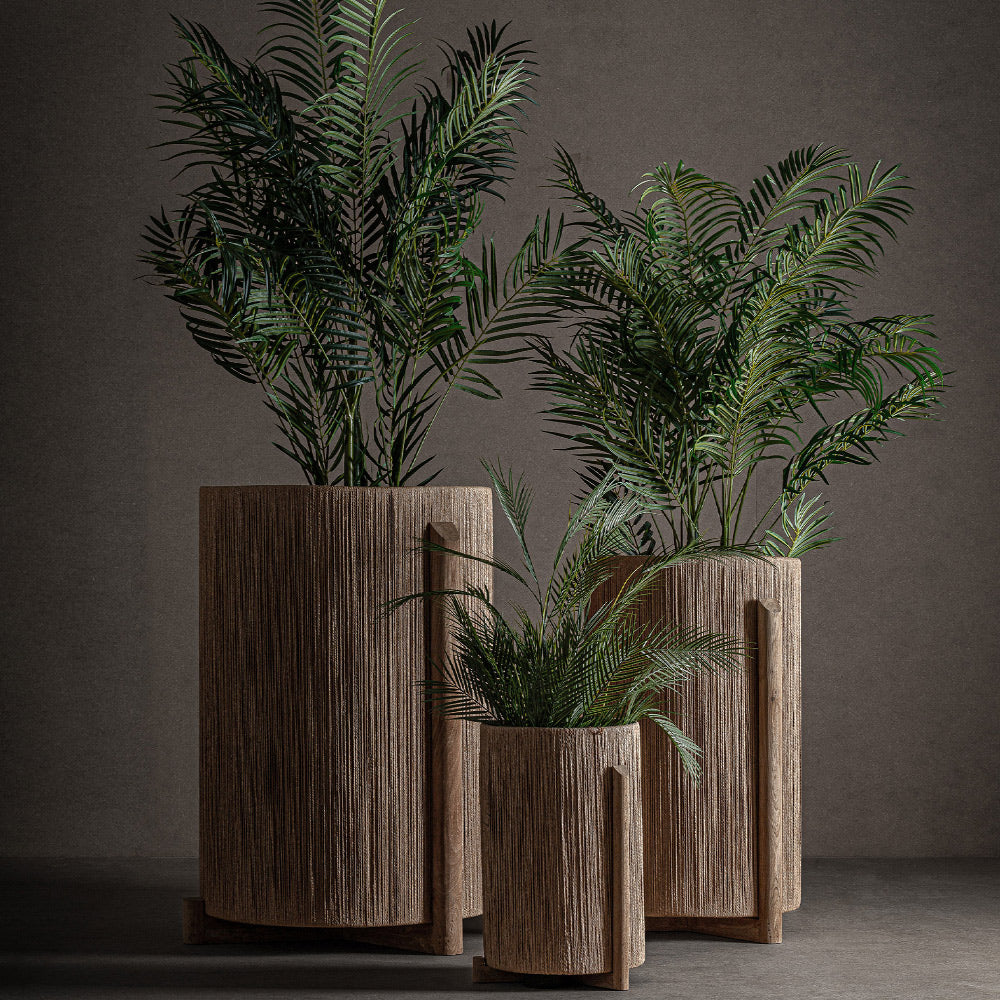 Jacquard kollekció raffia burkolatú nagyméretű kaspói műnövényekkel – enteriőrfotó