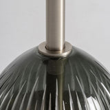 Ezüst színű fém láb csatlakozása a talapzathoz – Murano lerakóasztal részlet