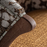 Kaucsukfa lábazat részlet – barna színű fa, természetes erezettel