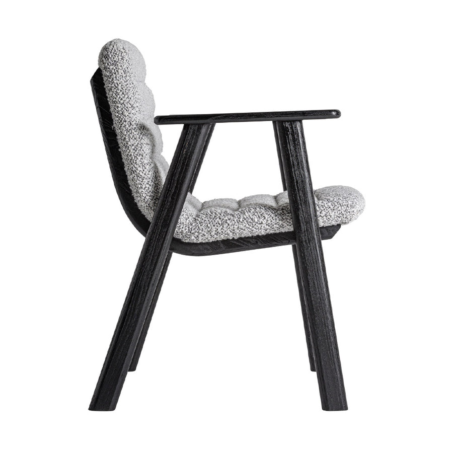 Jacquard karfás szék oldalnézet – ergonomikus ülés és fa karfa