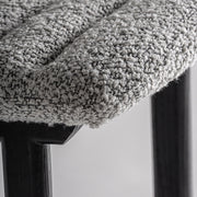 Szürke buklé kárpitos ülőfelület részletfotó – texturált kárpit