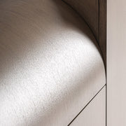 Aksaray art deco TV-állvány részlet – ívelt forma és fa textúra