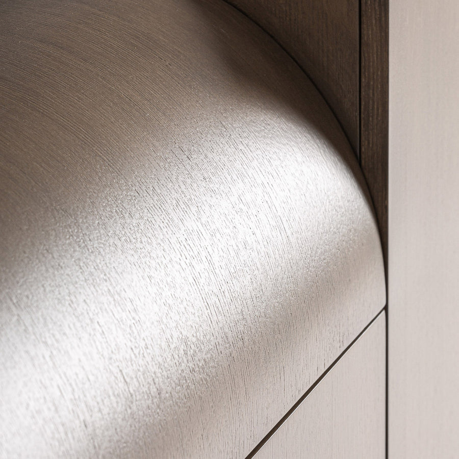 Aksaray art deco TV-állvány részlet – ívelt forma és fa textúra