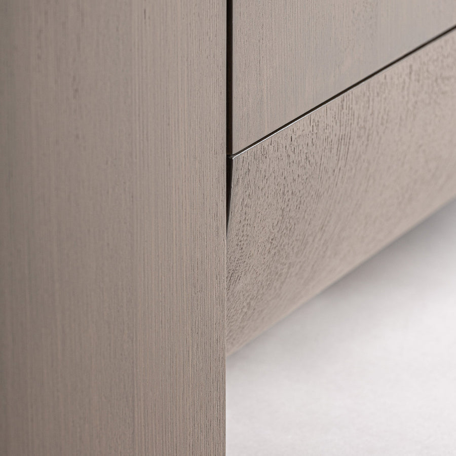 Aksaray TV-állvány sarokrészlet – precíz illesztések, tölgyfa szerkezet