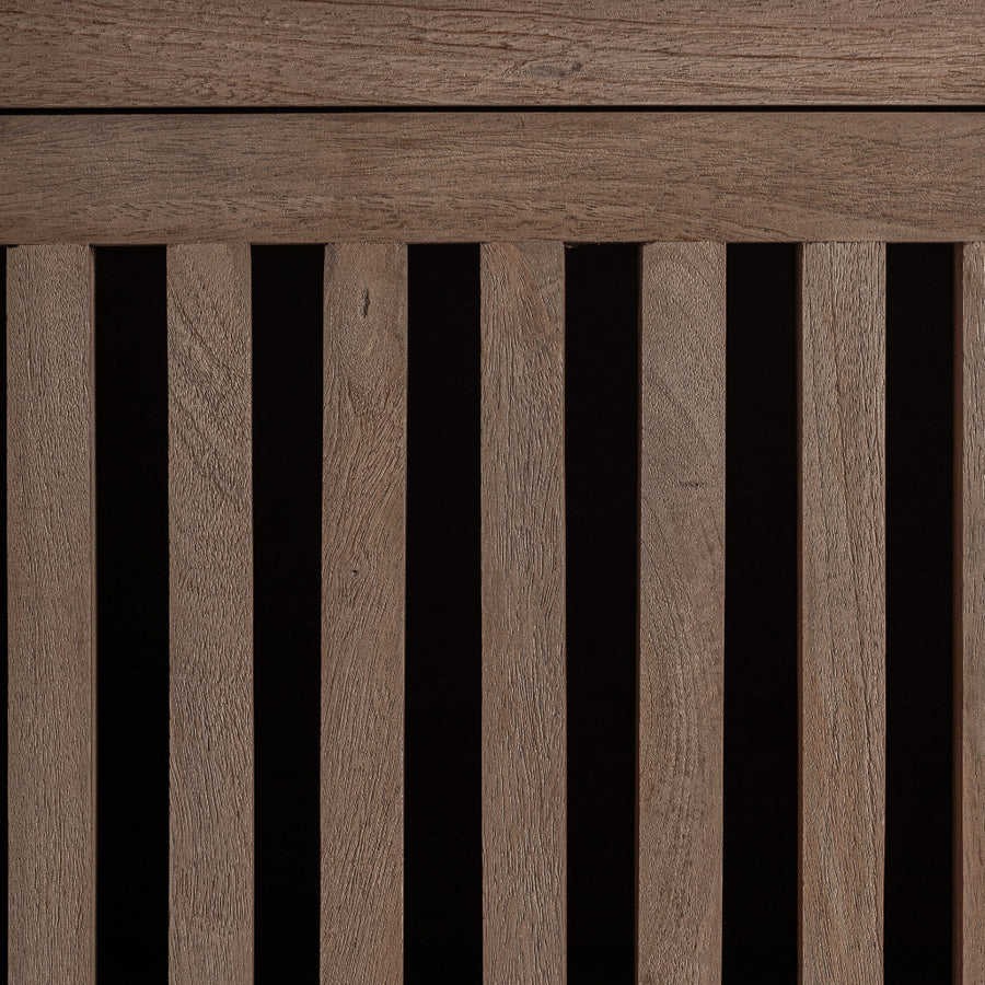 Gàbia mangófa tálaló lamellás front részlet, függőleges lécezéssel