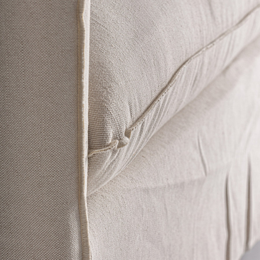 Bézs vászon fotel ülőfelület részlete – puha párnázás