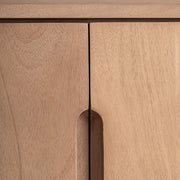 Fogantyú nélküli ajtók részlete – süllyesztett vájatok, japandi design