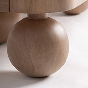 Gömbláb részletfotó – tömör fa lábazat, Laugna tálalókomód