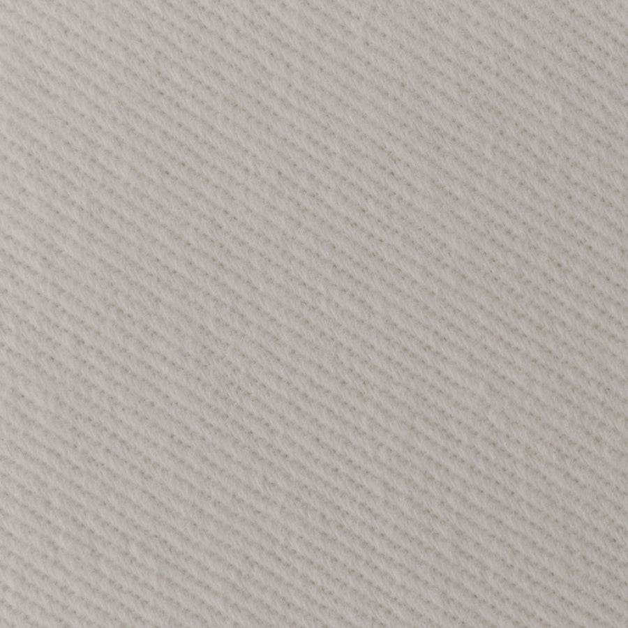 Mediterrán stílusú, rattanból készült, natúr színű kézműves karosszék ülőpárnával.