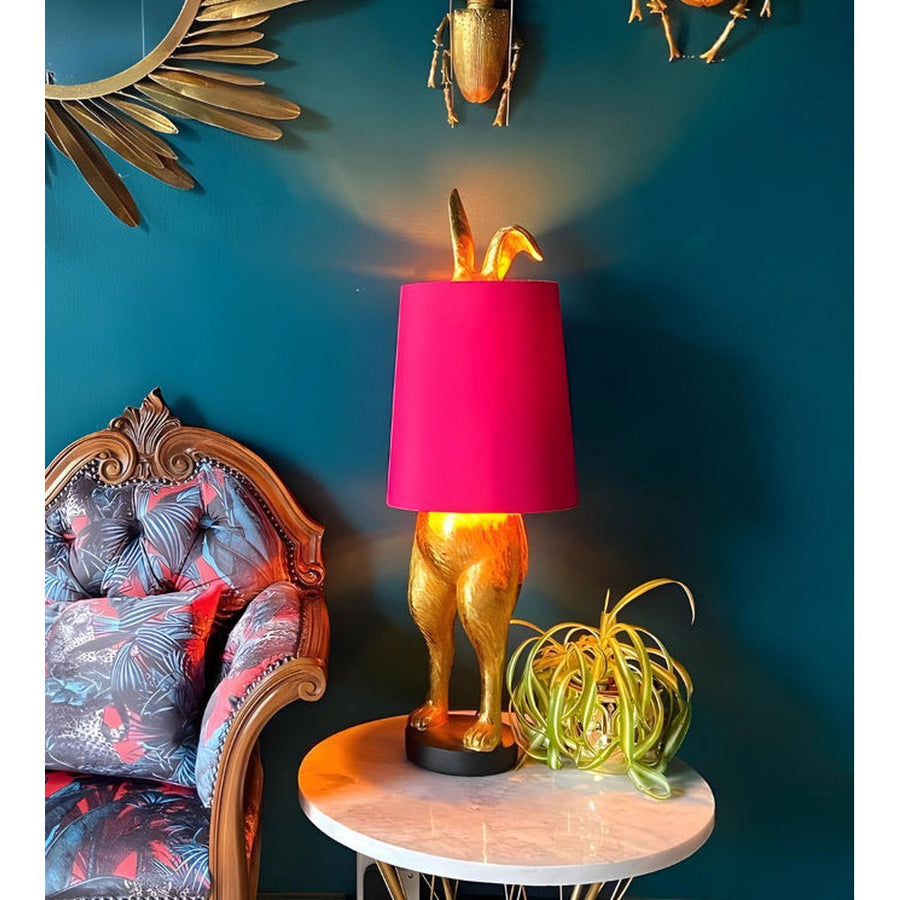 Aranyszínű, nyuszi formájú, glamour stílusú díjnyertes asztali lámpa rózsaszín búrával.