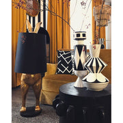 Aranyszínű, rejtőzködő nyuszi figurás, díjnyertes dizájn állólámpa, feketeszínű lámpaernyővel.