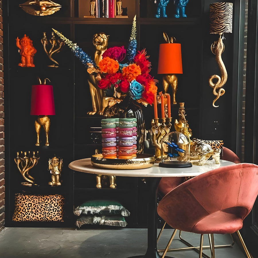 Aranyszínű, nyuszi figurás, glamour stílusú, asztali lámpa.