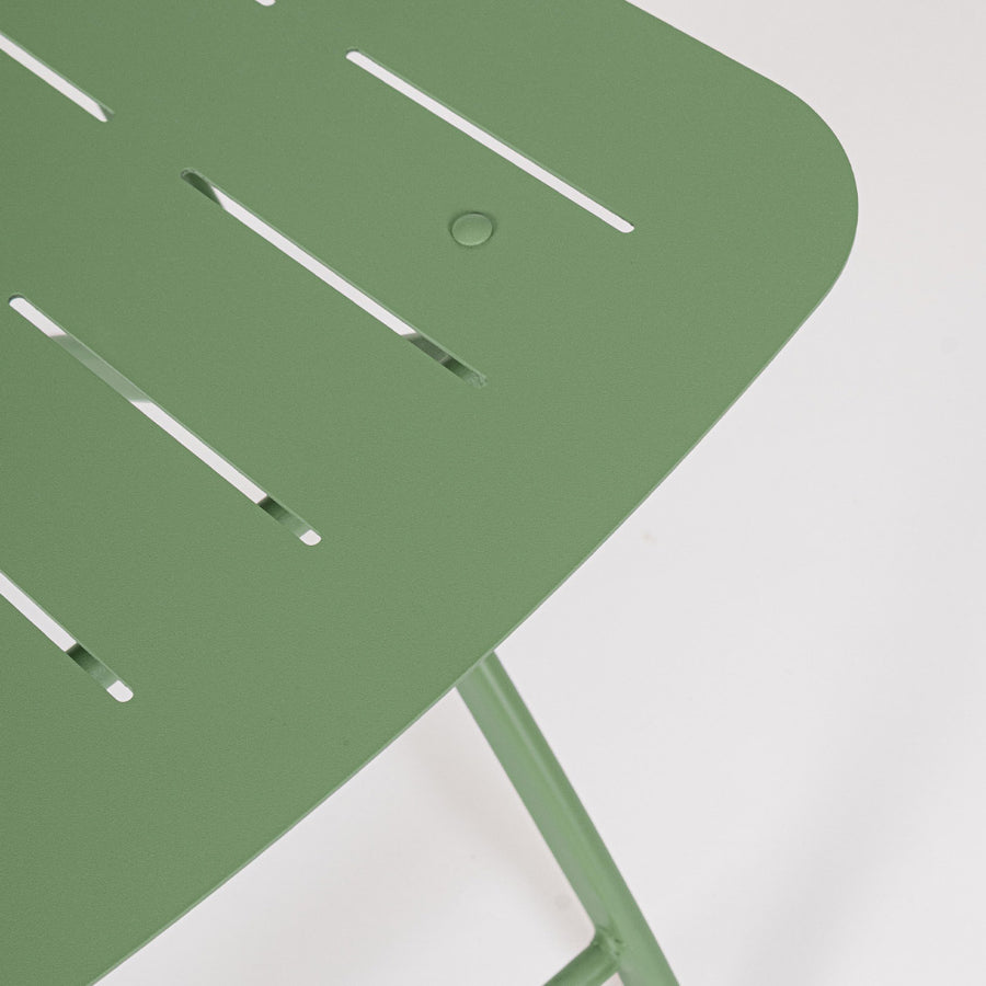 Yvonne zöld fém bisztrószék ülőfelület részlet