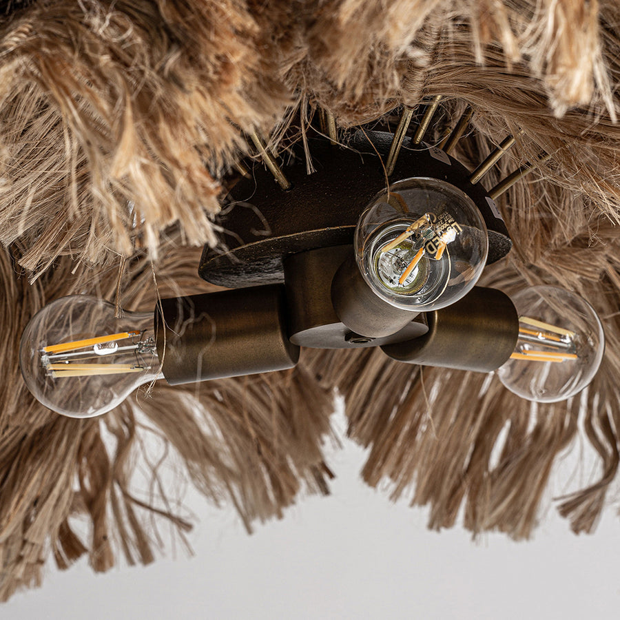 Rattanszálakból készült, kézműves design függeszték lámpa.