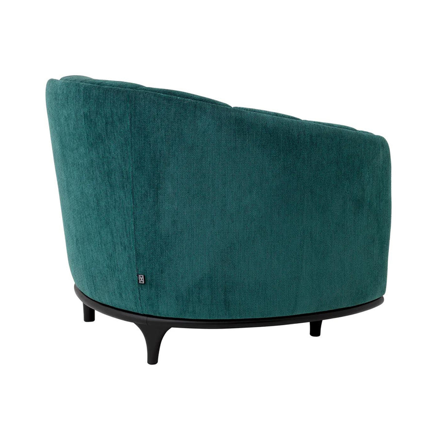 Tengerzöld színű szövettel kárpitozott dizájn fotel.