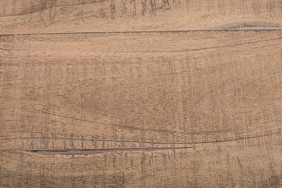 Akácfából és acélból készült bárszekrény.