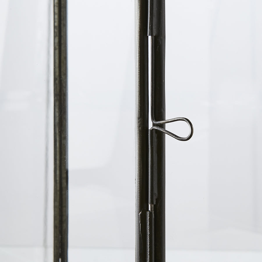 Keleti ihletésű, kortárs stílusú, fekete színű, kézműves fém lámpás.