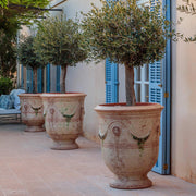 Antikolt felületű, terrakotta színű, anduze kerámiakaspó.