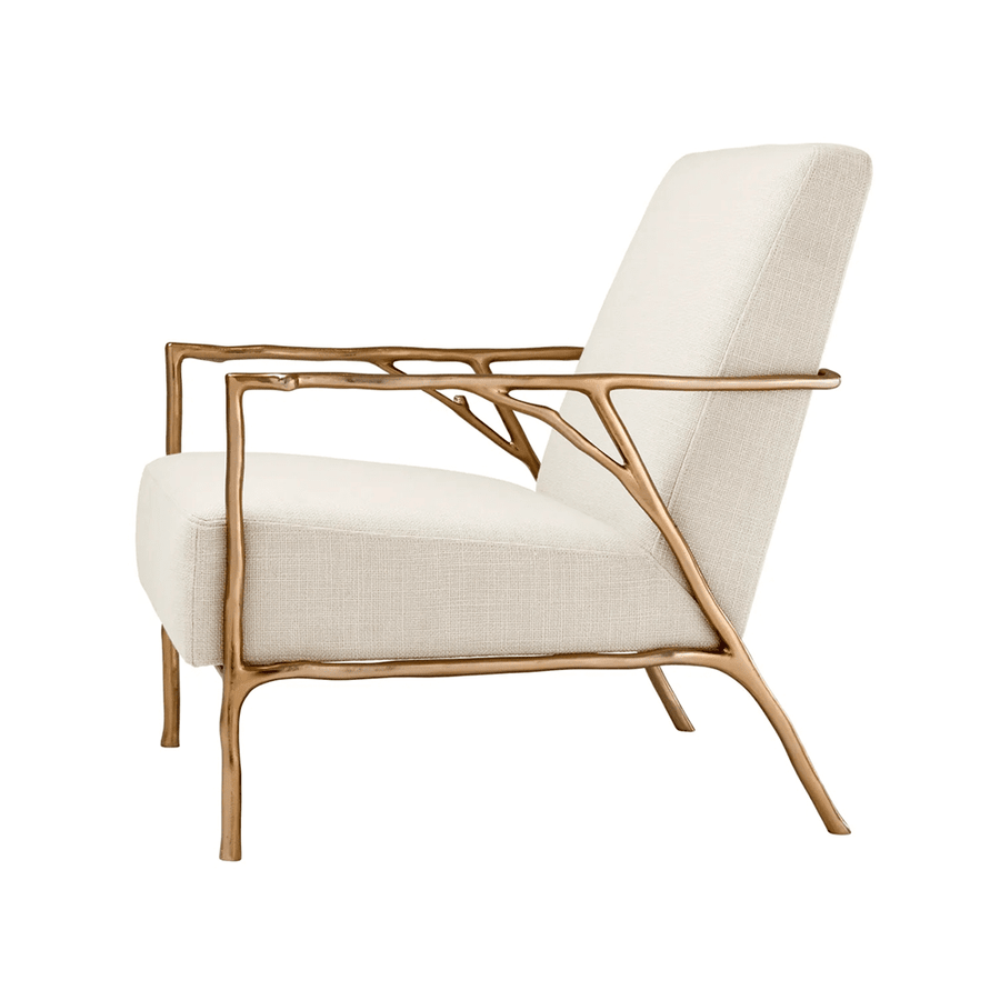 Oldalnézeti kép az Antico fotelről, ívelt öntöttvas karfával.