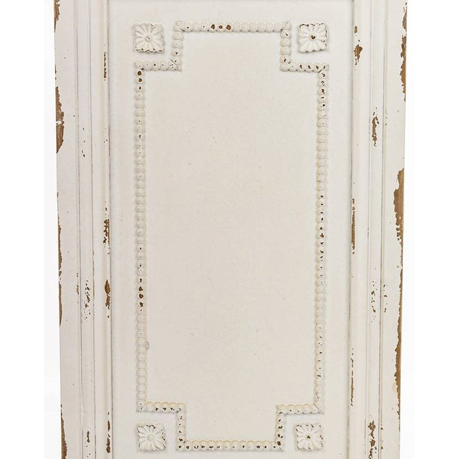 Patinás, antikolt felületű,, kazettákkal és stukkókkal díszített, fenyőfából készült krémszínű falpanel.