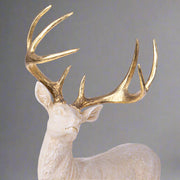 Antikolt felületű, krémszínű karácsonyi szarvas figura.