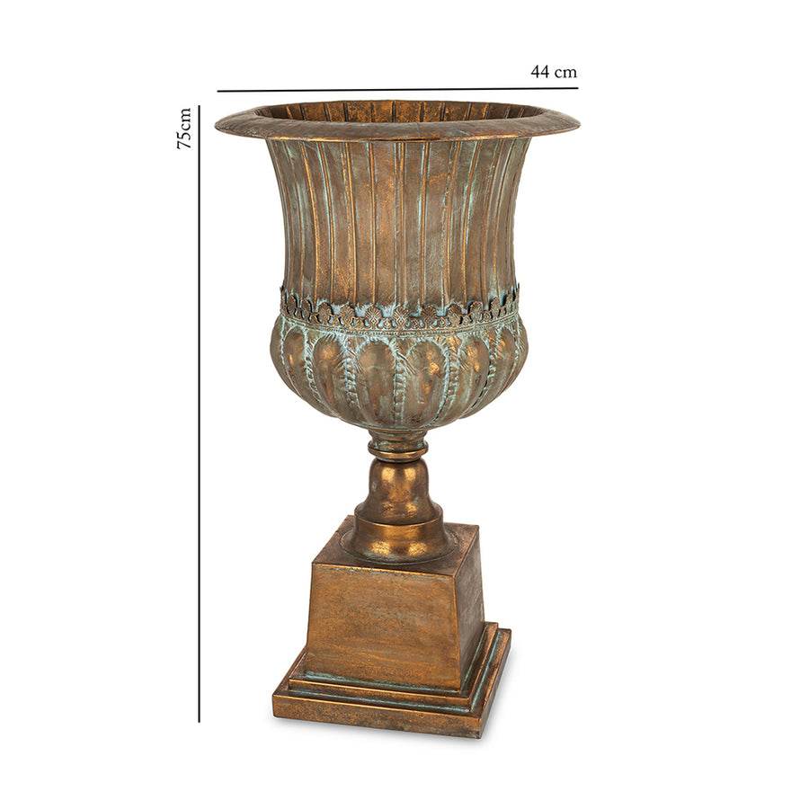 Antique Metals kaspó méretekkel, 75 cm magas és 44 cm átmérőjű, antik rézszínű patinázott fém díszedény talapzattal.