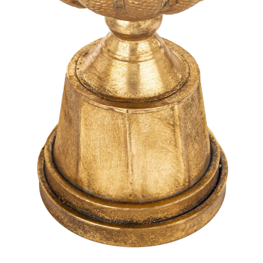 Antique Metals kaspó masszív, antik aranyszínű fém talapzata közelről, klasszikus bordázott kialakítással és patinázott felülettel.