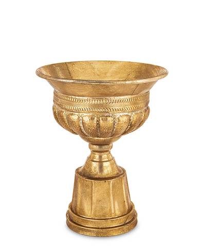 Antique Metals antik aranyszínű fém kaspó 46 cm magassággal, klasszikus talapzattal és díszített urnás formával, beltéri dekorációhoz.