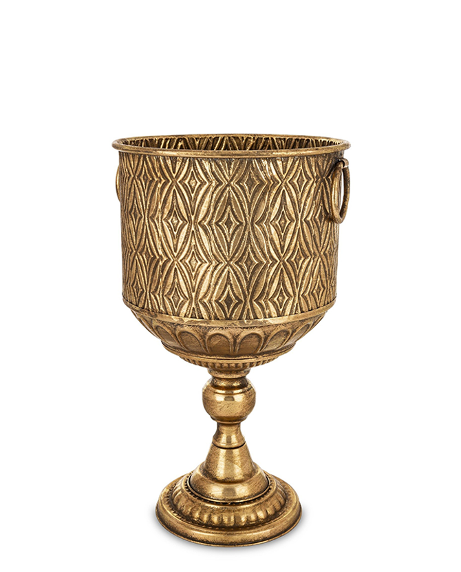 Antique Metals antik aranyszínű fém kaspó klasszikus talapzattal és geometrikus dombormintázattal, 52 cm magas dekoratív beltéri edény.