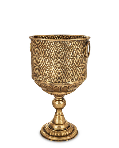 Antique Metals antik aranyszínű fém kaspó klasszikus talapzattal és geometrikus dombormintázattal, 52 cm magas dekoratív beltéri edény.