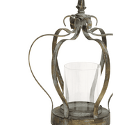 Korona alakú aranyszínű fém lámpás részlete üvegbúrával, rusztikus felületkezeléssel, az Antique Metals kollekcióból.