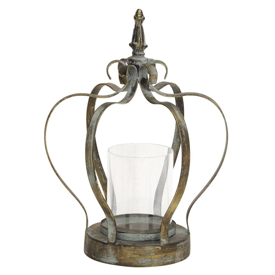 Antikolt aranyszínű, korona formájú fém lámpás üvegbúrával, rusztikus vidéki stílusban, az Antique Metals kollekcióból, 29 cm magas.