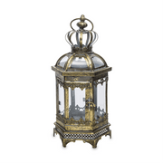 Díszes, antikolt felületű, óarany színű fém lámpás.