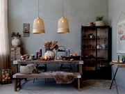 Hangulatos étkező, középpontban a Chic Antique krémszínű, antik váza 30 cm.