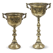 Dekoratív kialakítású, patinás felületű, aranyszínű, fém díszkaspó.