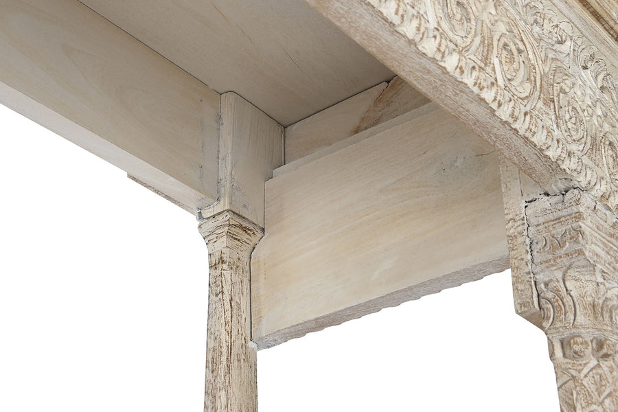 Baldachinos kialalkítású, mangófából faragott, antikolt felületű, orientál stílusú kézműves pad..