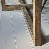 Étkezőasztal lábazat és padló találkozás részlet