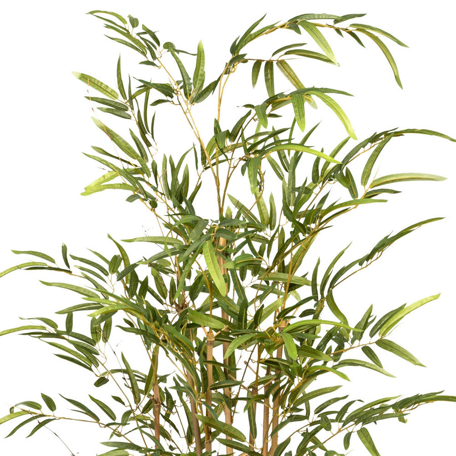 Zöld mű bambusz levelek és ágak közelről, élethű textúrával