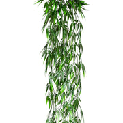 Élethű mű bambusz csüngő közelről, részletes levéltextúrával