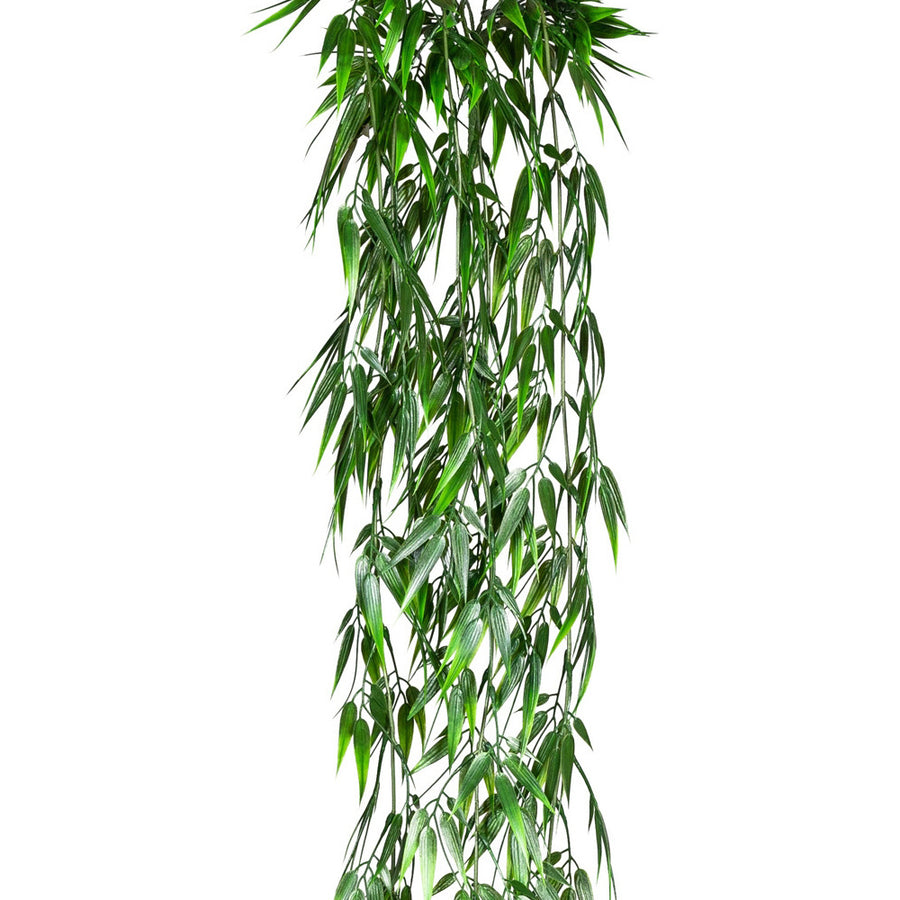 Élethű mű bambusz csüngő közelről, részletes levéltextúrával