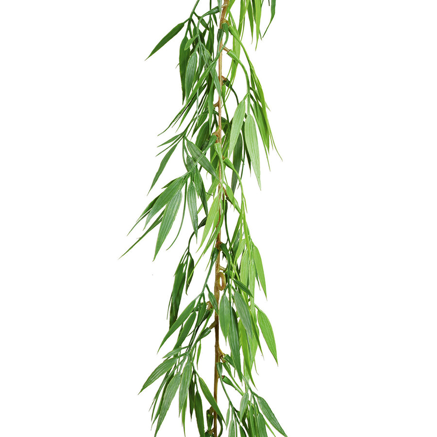 Zöld mű bambusz girland 180 cm hosszúságban, élethű levelekkel és hajlékony szárral.
