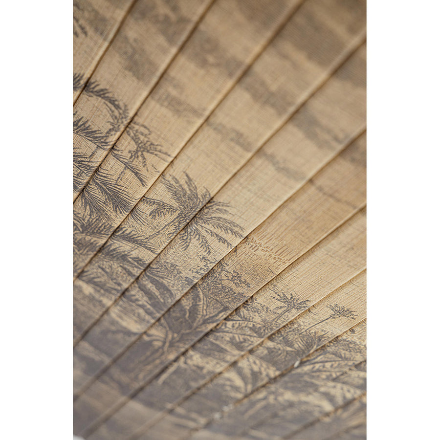 Dzsungelt ábrázoló, bambuszból készült dohányzóasztal.