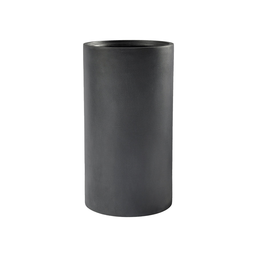 Modern, hengeres kialakítású BAQ Basic kaspó sötétszürke színben, vízálló és UV-álló kivitelben.