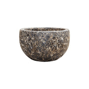 BAQ Lava Bowl Relic Black kaspó oldalnézetből – rusztikus textúra, kézzel készült design kaspó kültérre és beltérre