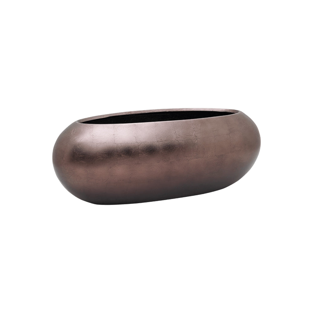 Ovális formájú, matt kávébarna színű BAQ Metallic Boat kompozit kaspó 58 cm-es méretben, letisztult, modern megjelenéssel.