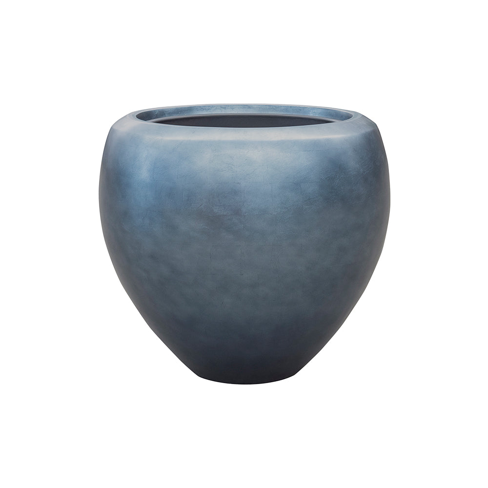 BAQ Metallic kompozit óriás kaspó 50 x 45 cm méretben, matt jégkék színben, modern gömbölyded formával – prémium design kaspó beltéri és fedett kültéri használatra.