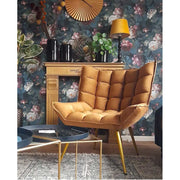 Barna színű bársonyszövettel kárpitozott, dizájn fotel.