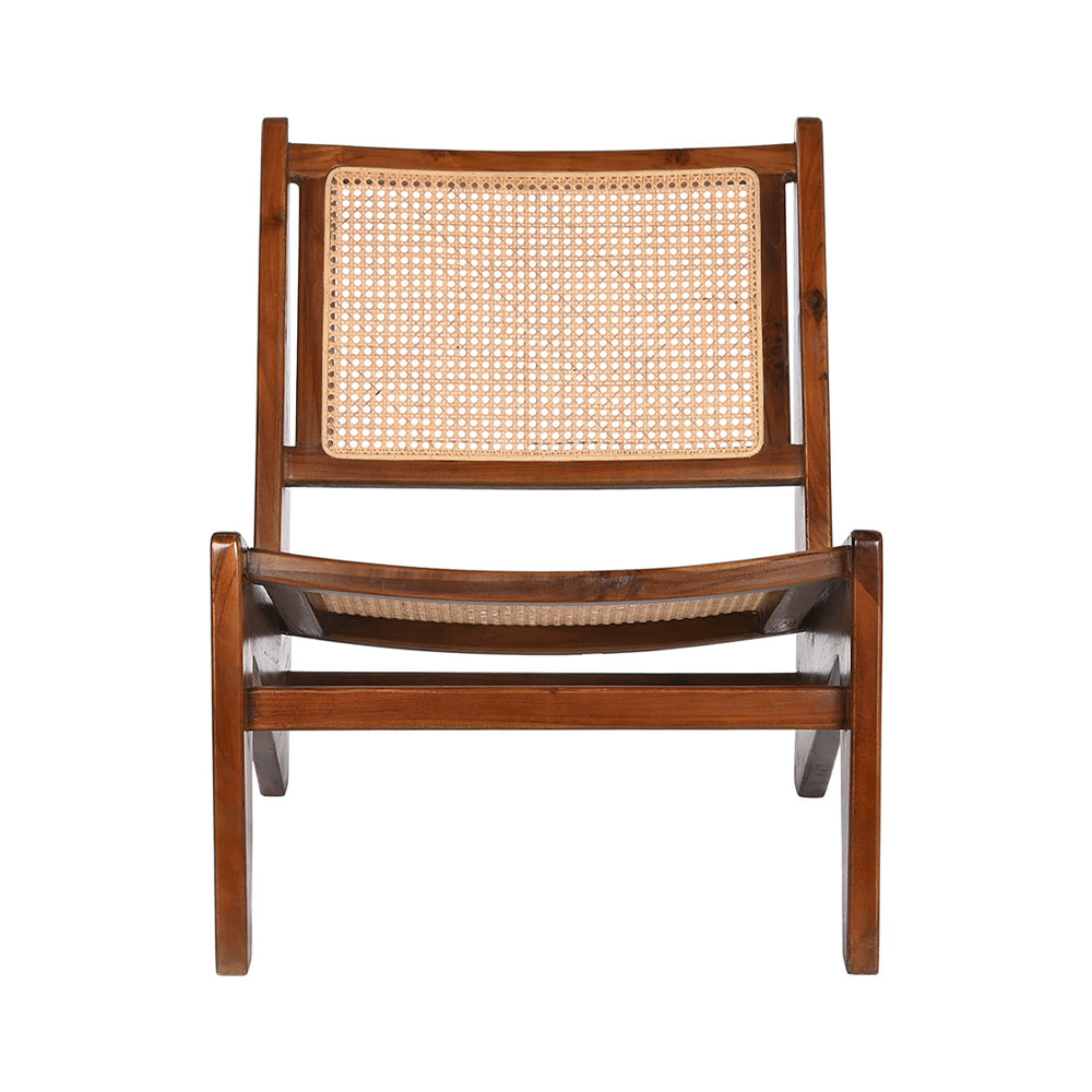Barna színű, formatervezett, teakfa szék.