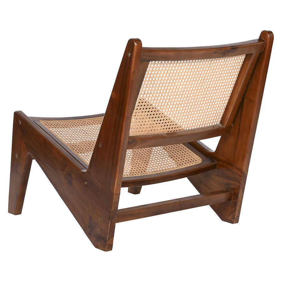 Barna színű, formatervezett, teakfa szék.